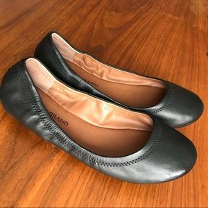 euc lucky brand black leather flats